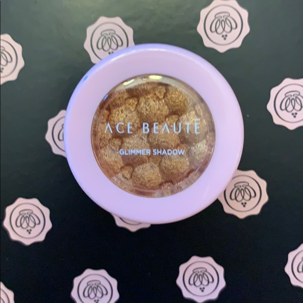 Ace Beaute glimmer shadow In iced latte new